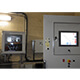 Vægmonteret industrielt labelprinter kabinet med installeret printer